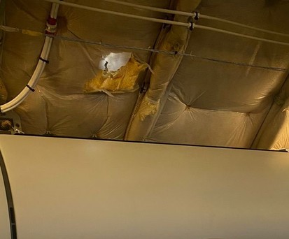 Der Schaden im Airbus A320 von MEA: Verletzt wurde niemand.