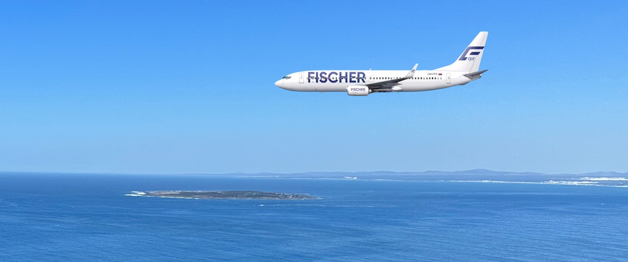 Eine Boeing 737-700 von Fischer Air (Computerbild): Die Fluglinie will ab Ende April wieder Flüge anbieten.