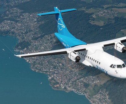 ATR 42 von Zimex Aviation: Die Airliner fliegt durch Turbulenzen.