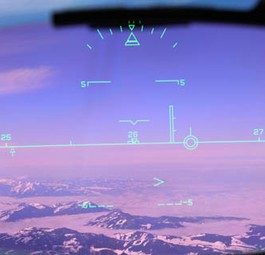 Head-up-Display in einer C-Series, das Piloten Infos anzeigt: Bekam Delta die C-Series zu günstig?
