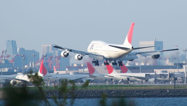 Japan Airlines: Boeing 747-400 bei der Landung in Tokio.