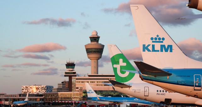 Flugzeuge von KLM und Transavia in Shciphol: Es wird deutlich teurer.