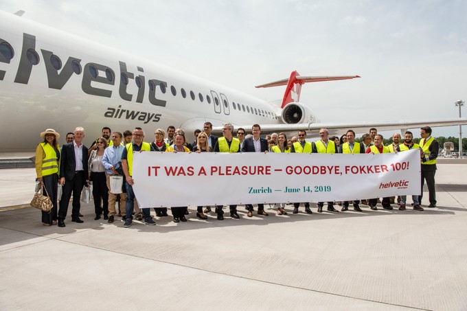 Das Team von Helvetic Airways sagt Adieu.