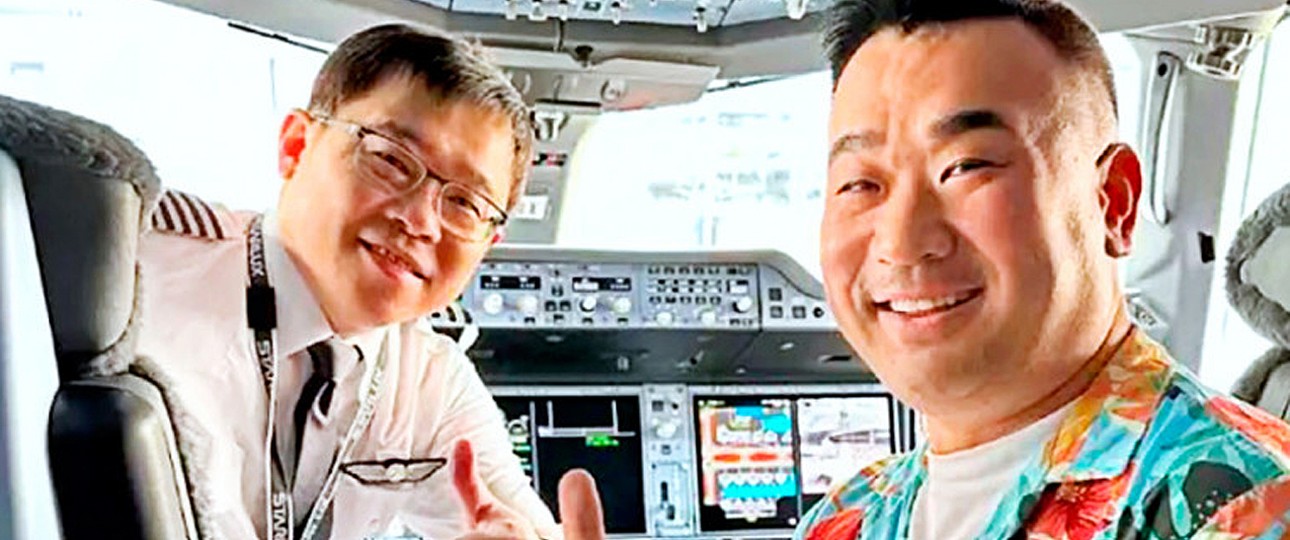 Chang Kuo-wei (links) nach der Landung in Los Angeles mit Influencer Sam Chui: Er muss wohl eine Strafe zahlen.
