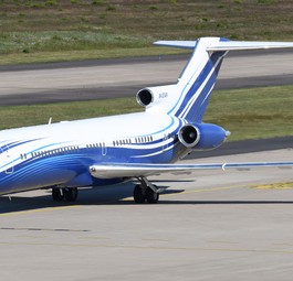 Drei Triebwerke, alle hinten beim T-Leitwerk: Eine Boeing 727-200 ...