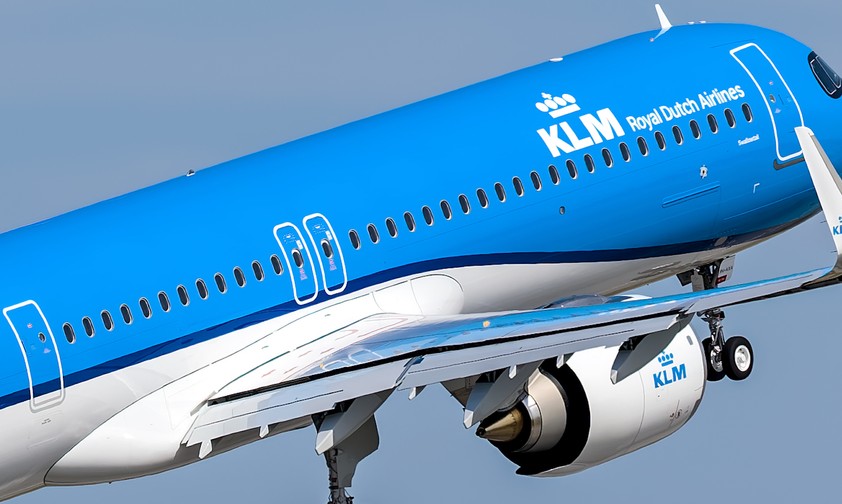 Das Flugzeug, das gerade noch die Kennung D-AXXQ trägt, ist erstmals abgehoben.