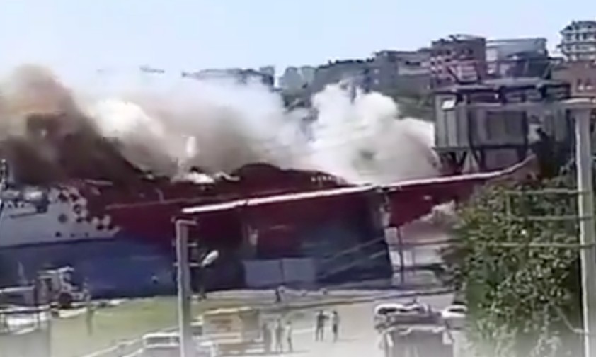 Airbus A340 in Flammen: Gut sieht es nicht aus.