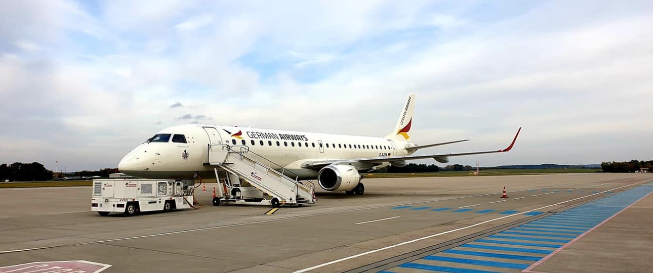 Flugzeug von German Airways in Rostock: Die Airline gehört Zeitfracht.