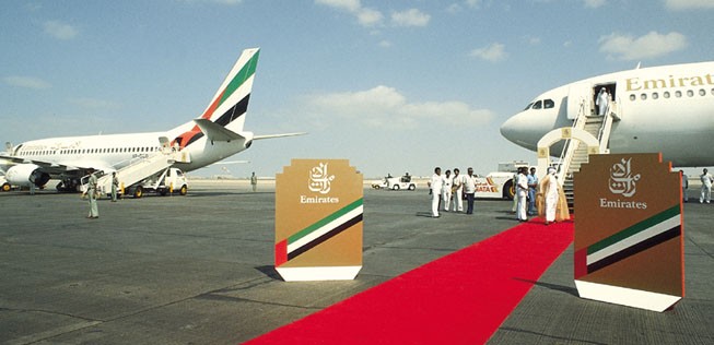 Am 25. Oktober 1985 startete der erste Flug von Emirates. EK600 hob um 11:45 Uhr in Dubai ab und kam drei Stunden später in Karachi an.