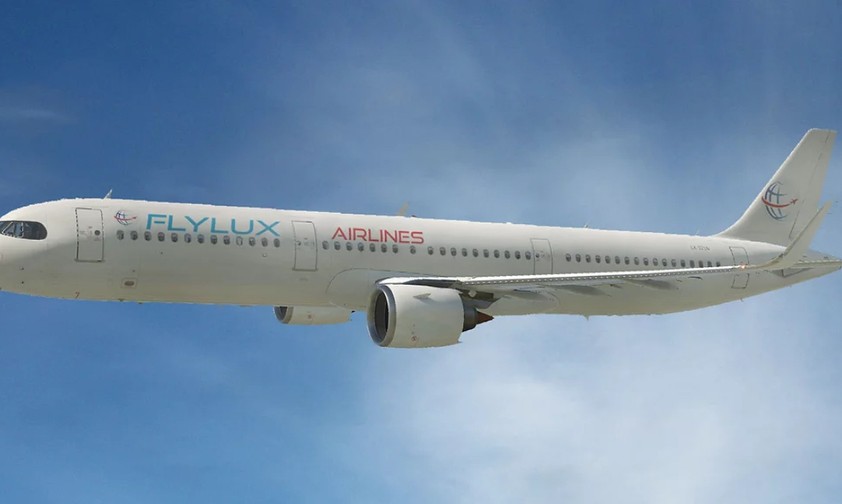 Airbus 321 in den Farben von Flylux Airlines: