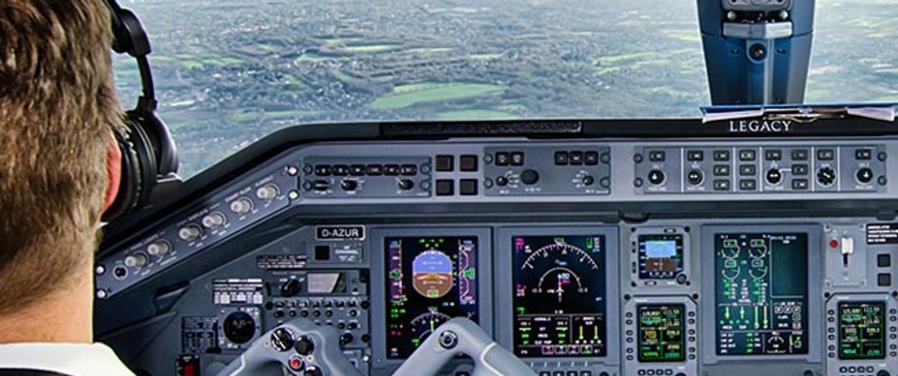 Pilot von Air Hamburg: Die Fluglinie baut aus.