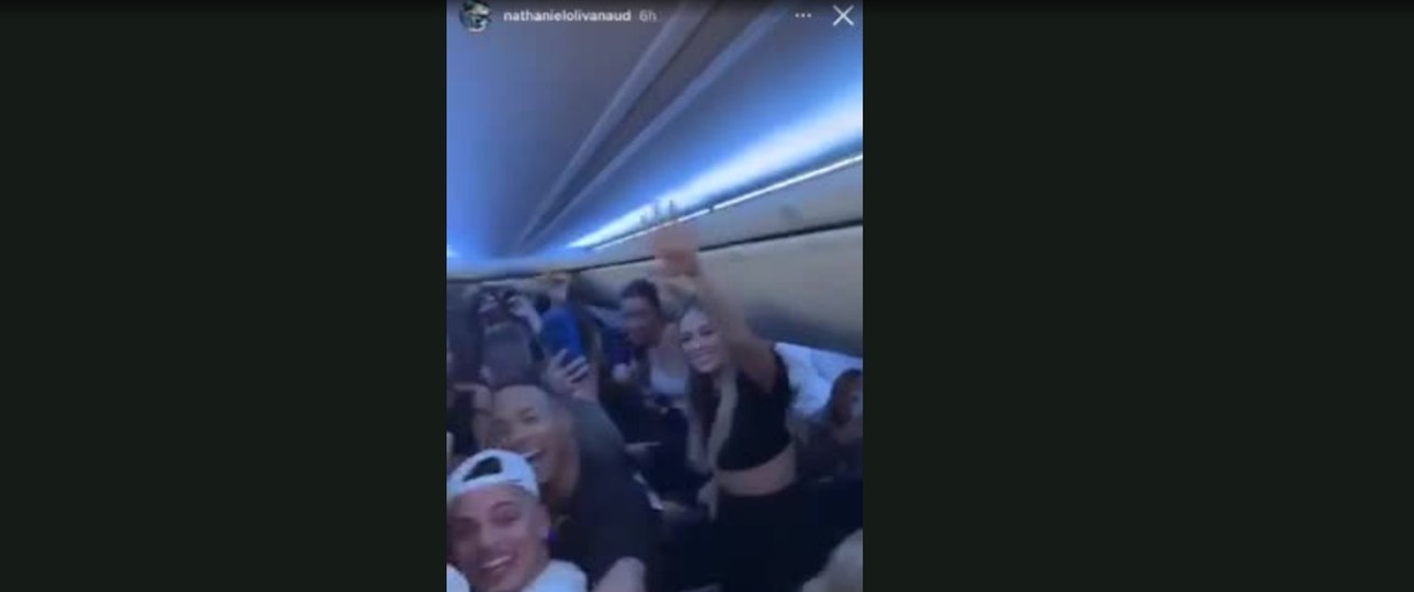 Kanadische Influencer und Reality-Sternchen feierten heftig auf einem Sunwing-Flug.