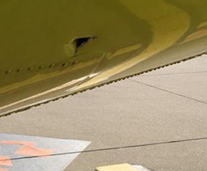 Das Loch: Sah es der Pilot von selbst oder erst, als ihn die Passagiere darauf hinwiesen?