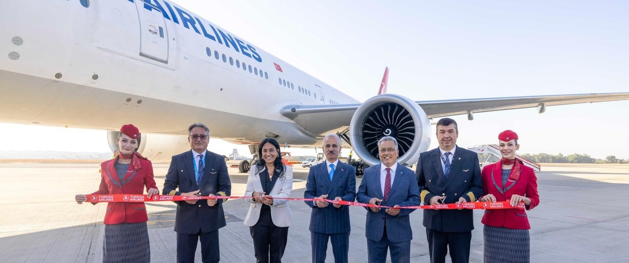Eröffnung der Strecke Istanbul-Sevilla: Turkish-Alines-Chef Ahmet Bolat (2.v.r.) sieht in Spanien viel Wachstumspotenzial.