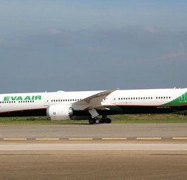 Boeing 787-10 von Eva Air: Mit solchen Fliegern soll es wieder losgehen.