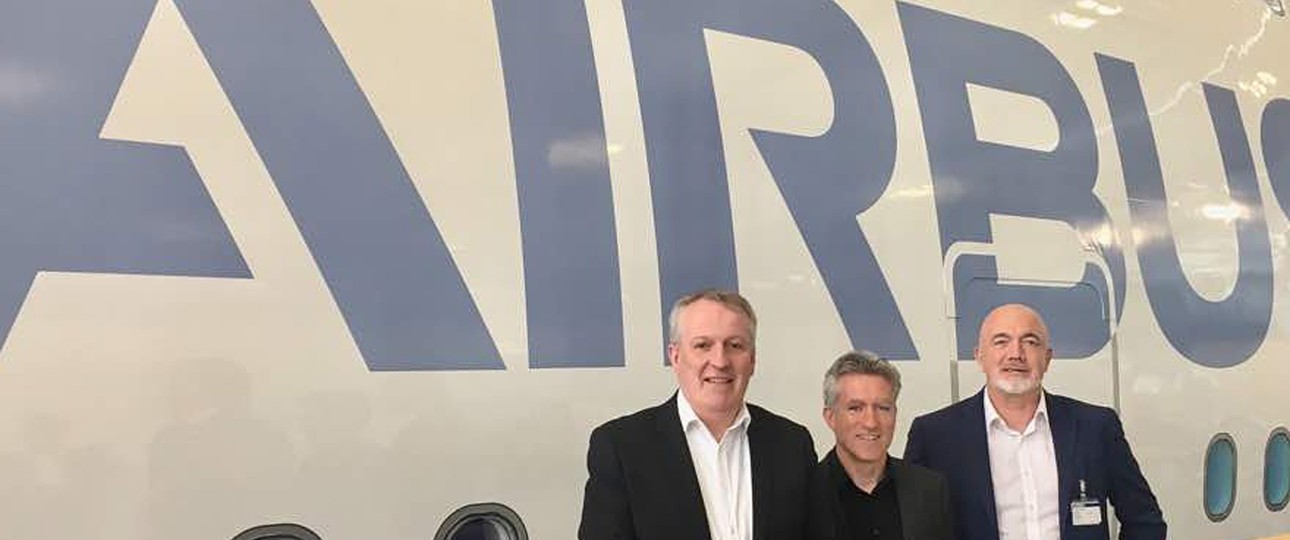 Peter Bellew, Neil Sorahan und David O'Brien: Ryanair-Delegation am 7. Juni zu Besuch bei Airbus.