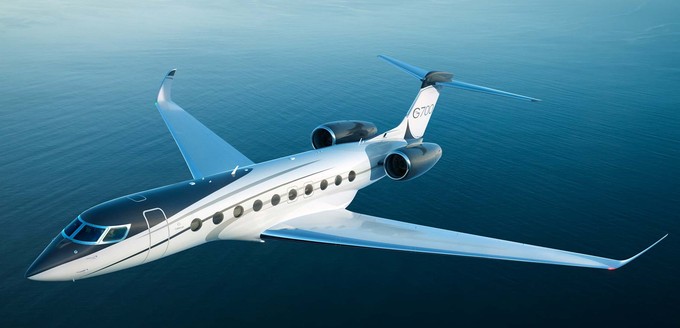 Gulfstream G700: Im Februar <a href="https://www.aerotelegraph.com/gulfstreams-flaggschiff-fliegt">gelang der Jungfernflug des neuen Flaggschiffs</a> des amerikanischen Businessjetspezialisten Gulfstream. Der Ultralangstreckenjet kann mit bis zu 19 Passagieren annähernd 14.000 Kilometer weit fliegen. Aktuell befindet sich drei Prototypen in der Luft. Mit insgesamt fünf Testflieger soll die Zulassung erlangt werden. Für 2022 ist die Auslieferung des Jets angesetzt, der laut Gulfstream die größte Kabine in der Ultralangstreckenklassebesitzt.