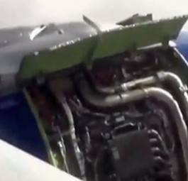 Das Triebwerk des A319 liegt offen: Gefährliche Folgen.