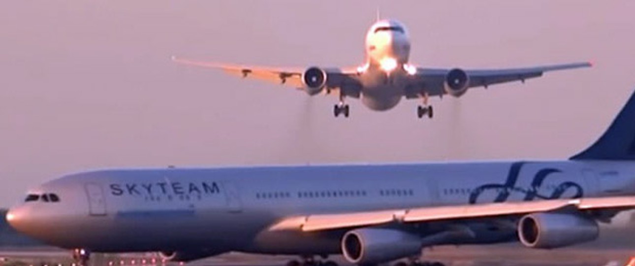 Der heikle Moment: Die Boeing 767 fliegt auf den Airbus A340 zu.