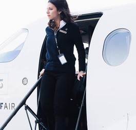 Mitarbeiterin von Surf Air: Die Fluglinie bedient nun auch Samedan/St. Moritz.