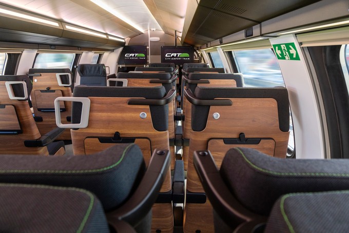 Die Betreiber des CAT City Airport Train legen wert auf hochwertiges Interieur.
