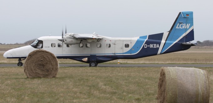 ... Luftfahrtgesellschaft Walter, die 1980 in Dortmund gegründet worden war. Hier zu sehen: Eine Dornier 228 von LGW auf Sylt im Jahr 2008.