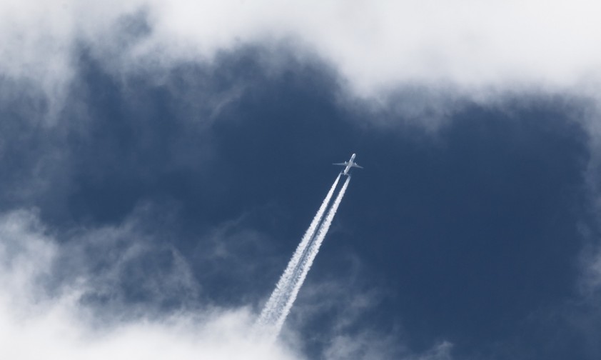 Der CO2-Austoss pro Passagier halbierte sich seit Mitte der 90er, das Passagiervolumen verfielfachte sich jedoch.