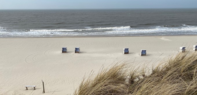 Strand auf Sylt: Zum Zeitpunkt des Erstflugs durften auf der Insel nur Gäste übernachten, die hier eine Zweitwohnung haben.