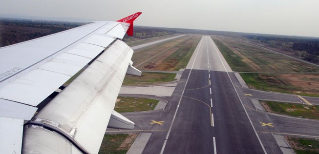 Landeanflug über die Startbahn West in Frankfurt.