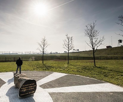 Denkmal für die Opfer des Poldercrashs: Neun Menschen starben beim Unglück.