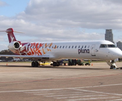 Einer von sieben: Die Bombardier CRJ900 sollen nun über den Hersteller verkauft werden.