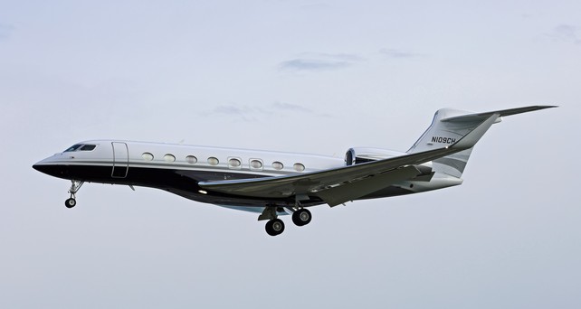 Gulfstream G650: Ließ sich der Sohn des Ex-Präsidenten samt Gattin einladen?