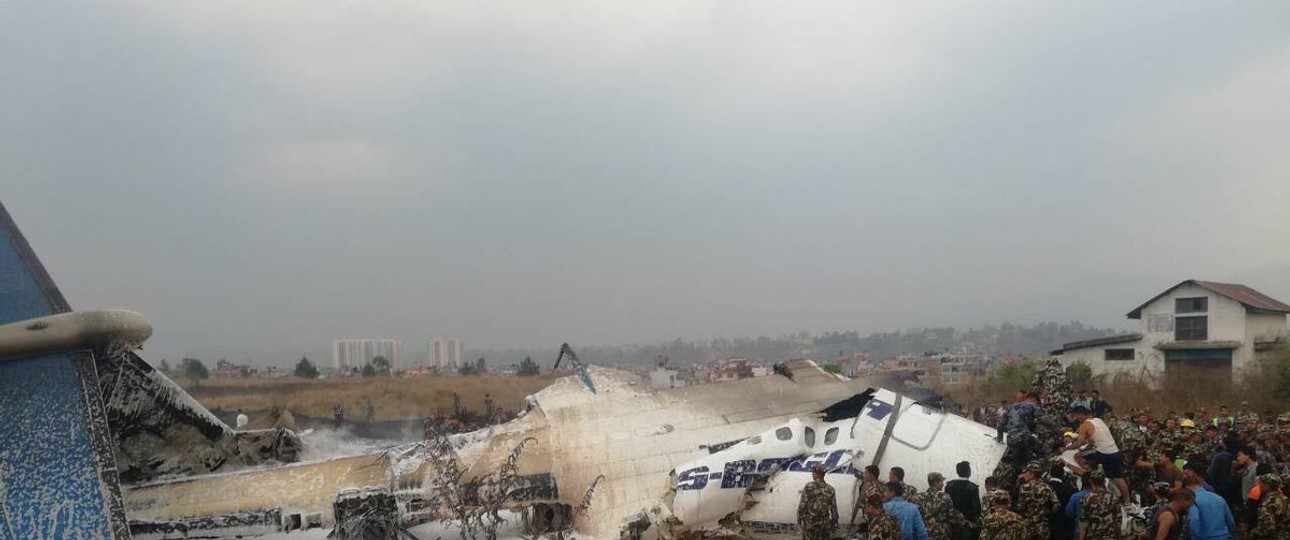 Das Wrack der Dash 8 von US Bangla Airways: Der Pilot war nicht flugfähig.