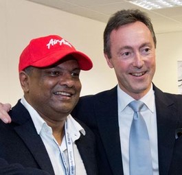 Tony Fernandes (links) und der damalige Airbus-Zivilsparten-Chef Fabrice Brégier bei der Bekanntgabe des A330-Neo-Deals.