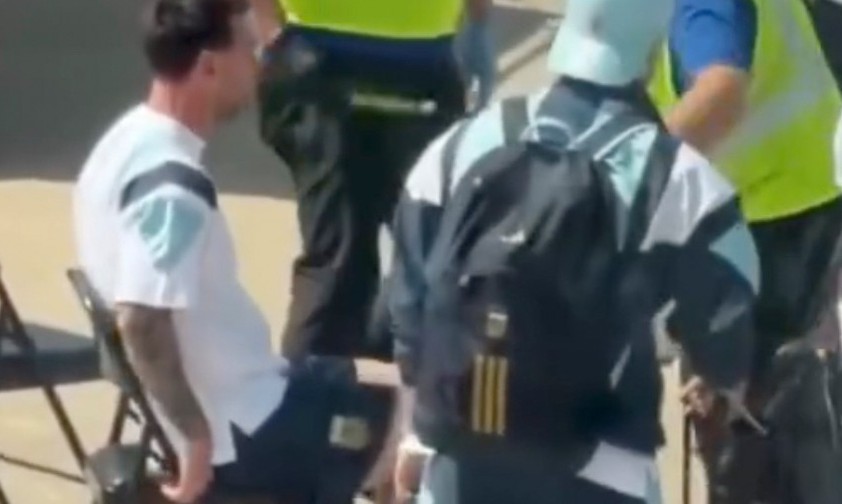 Lionel Messi bei der Sicherheitskontrolle in Miami: AUch SUperstars werden kontrolliert.