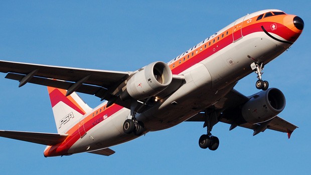 Die Manager von Southwest Airlines kopierten vieles bei Pacific Southwest Airlines - der ersten Billigairline der USA. Die Fluggesellschaft setzte auch viel auf frischeren, jüngeren Service. Sie wurde 1988 von US Airways übernommen und verschwand.