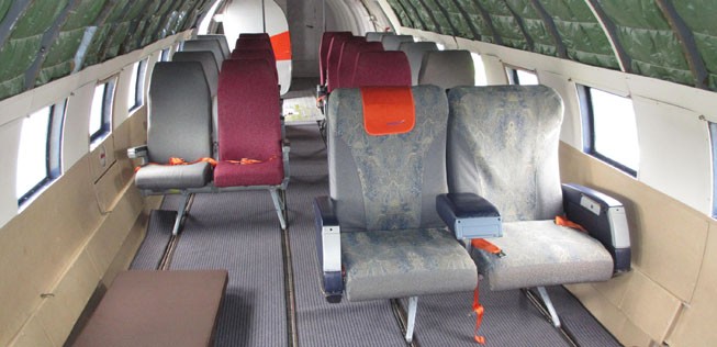 <div class="page" title="Page 8">
<div class="layoutArea">
<div class="column">

Das Interieur der Kabine ist bunt. Die hier kombinierten Sitze einer Tupolev Tu-134 und einer Ilyushin Il-86 sind bequem und prägen das Kabinenbild.

</div>
</div>
</div>