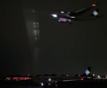 Die beiden Flugzeuge: Nicht sehr weit voneinander entfernt.