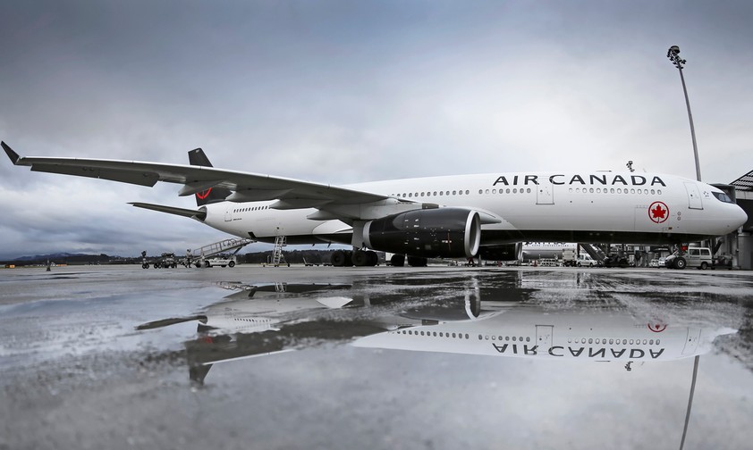 Jet von Air Canada: Alle Mitarbeitenden sollen zwei Sprachen sprechen.