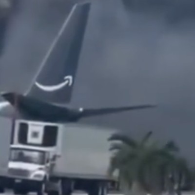 Boeing 767 mit Amazon-Bemalung: Das Flugzeug schoss über eine Straße hinaus, der Flughafen wurde geschlossen. 