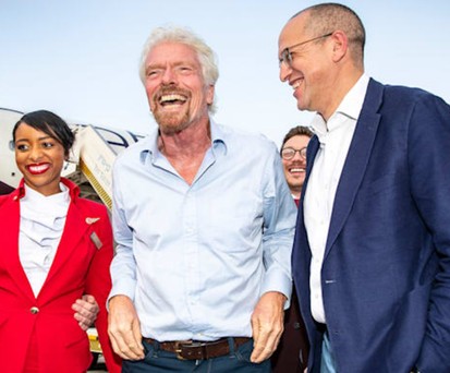 Virgin-Atlantic-Gründer Richard Branson (Mitte): Seine Airline expandierte 2019 unter anderem mit einer Tel-Aviv-Route