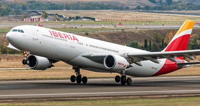 Iberia airlines airbus a330 300 ec lzx