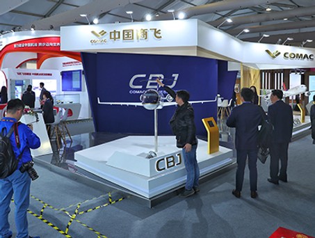 Bei der Abace in Shanghai im April 2019 stellte Comac erstmals die ARJ21 CBJ vor.