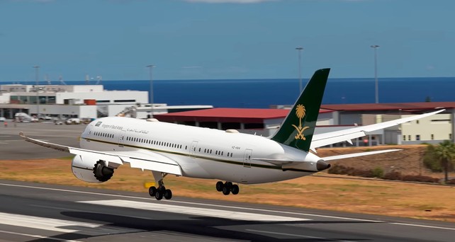 Die Landung der saudischen Boeing 787 in Funchal: ungewöhnlicher Gast auf Madeira.