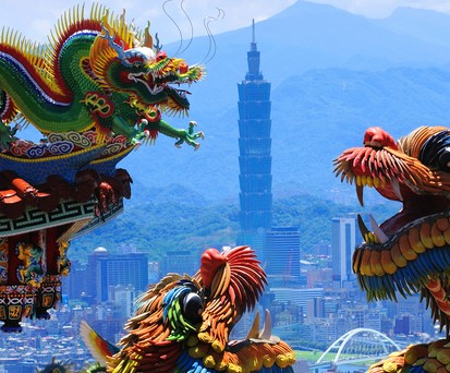 Taiwan bietet Tradition und Moderne: Blick auf den Wolkenkratzer Taipei 101 in Taipeh.