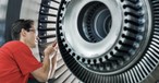 Arbeiter bei SR Technics: Wie viele Stellen gehen verloren?