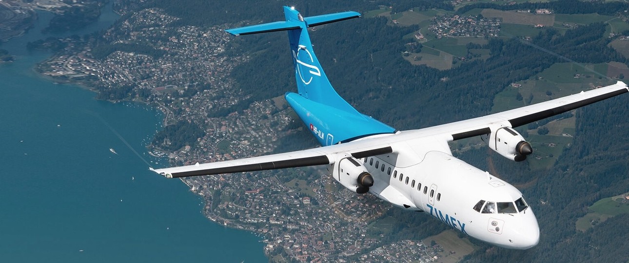 ATR 42 von Zimex Aviation: Die Airliner fliegt durch Turbulenzen.