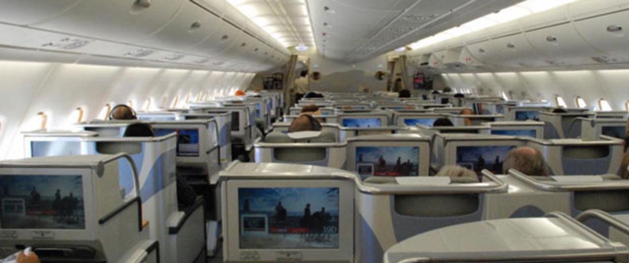 Business Class von Emirates. Die staatliche Fluglinie mit Sitz in Dubai schaffte es mit Platz zehn gerade noch in die Top Ten.