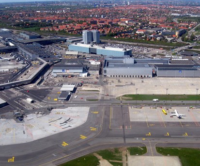 Platz 10 - Flughafen Kopenhagen: Restaurants, Bars, Hotels - sogar eine Sauna gibt es hier. Außerdem schätzen Passagiere die Nähe zum Stadtzentrum. In nur 12 Minuten ist man dort.