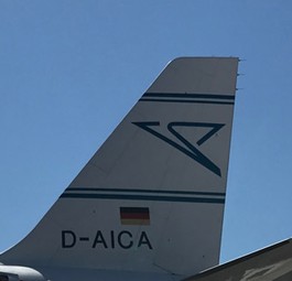 Retro-Bemalung eines Airbus A320 von Condor: Die Airline muss Kapazität hinzumieten.